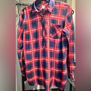 GAP women’s maternity red & navy plaid button down shirt. Size: S.